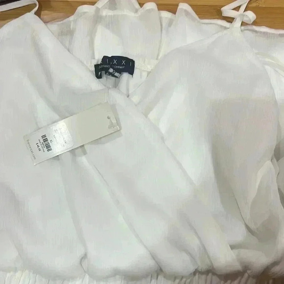 Francesca’s Trixxi White Romper NWT Size XL - Picture 2 of 3